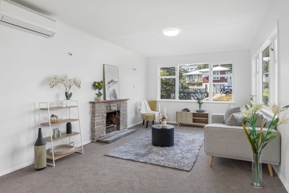 6 Hampshire Street, Cannons Creek, Porirua - Carousel 2