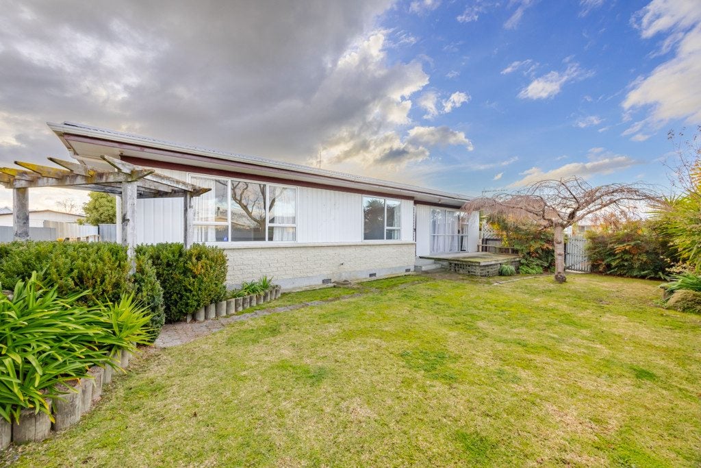 42 Columbus Crescent, Flaxmere, Hastings - Carousel 1