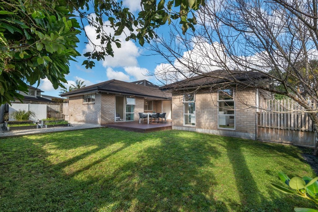 18 Lemon Grove Lane, Greenhithe, Auckland - Carousel 1