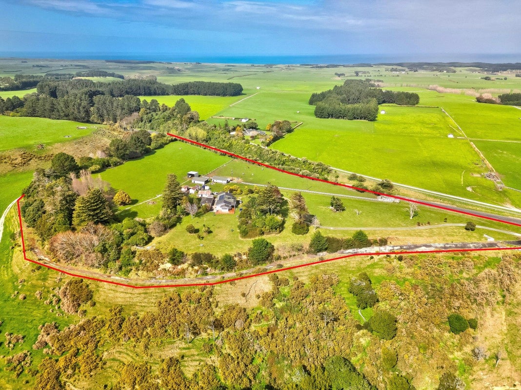 1928 State Highway 3, Maxwell, Whanganui - Carousel 1