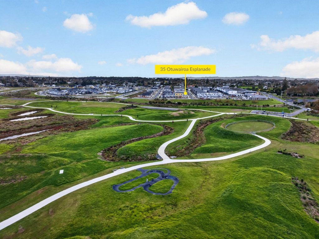 35 Otuwairoa Esplanade, Opaheke, Papakura - Carousel 36