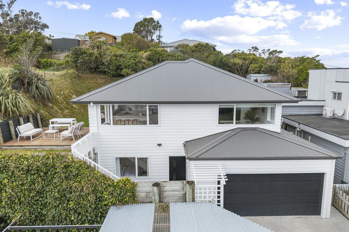 12A Chapman Street, Newlands, Wellington - Carousel 1