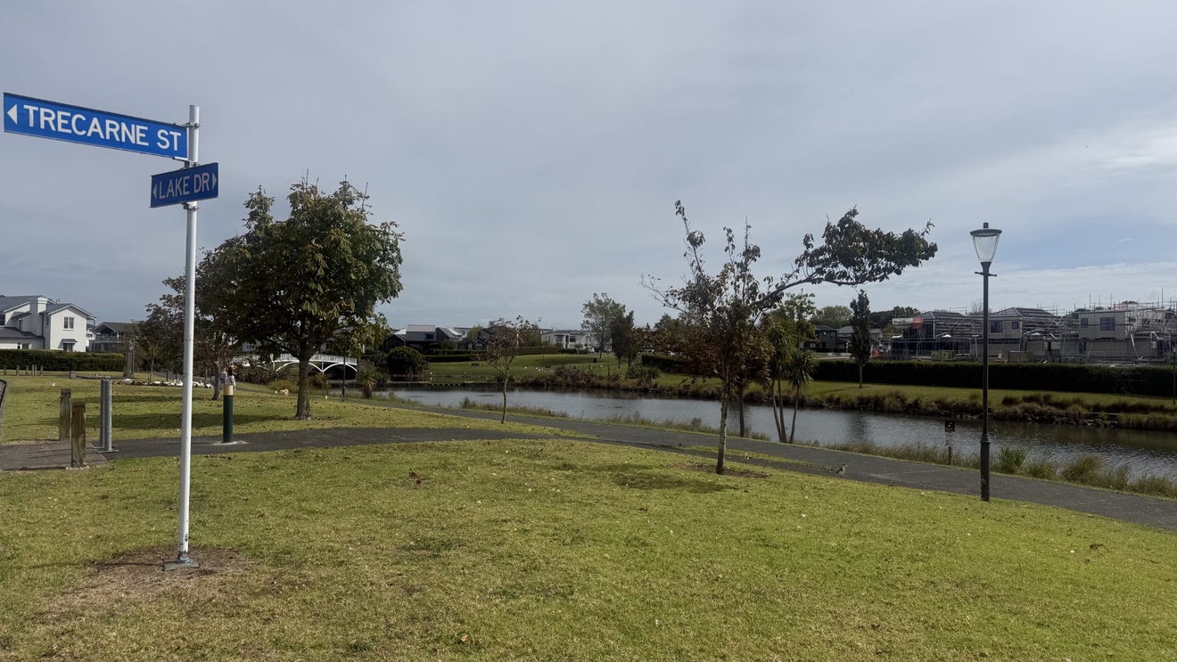 24 Trecarne Street, Karaka, Papakura - Carousel 32