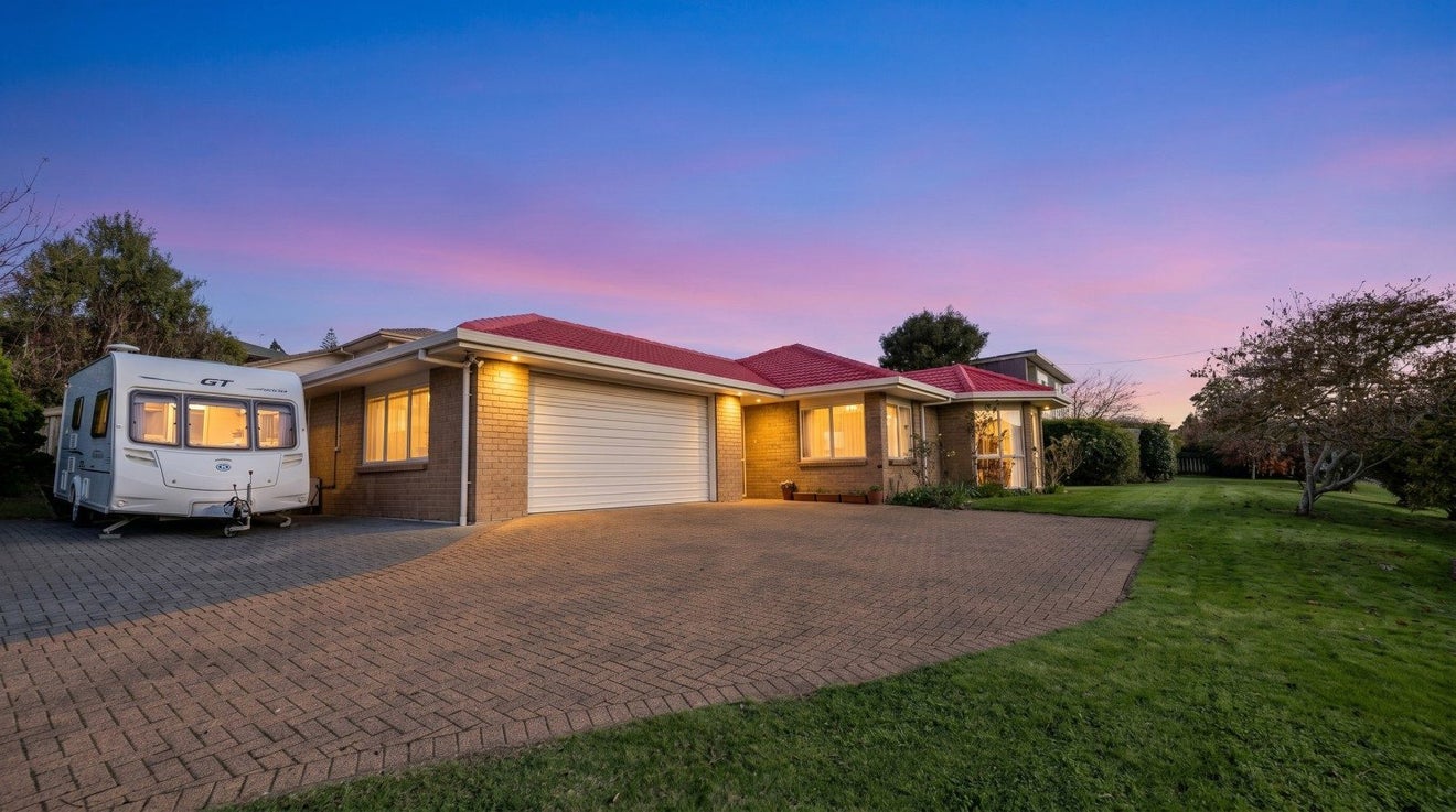 1 Cobbe Place, Pomare, Rotorua - Carousel 1
