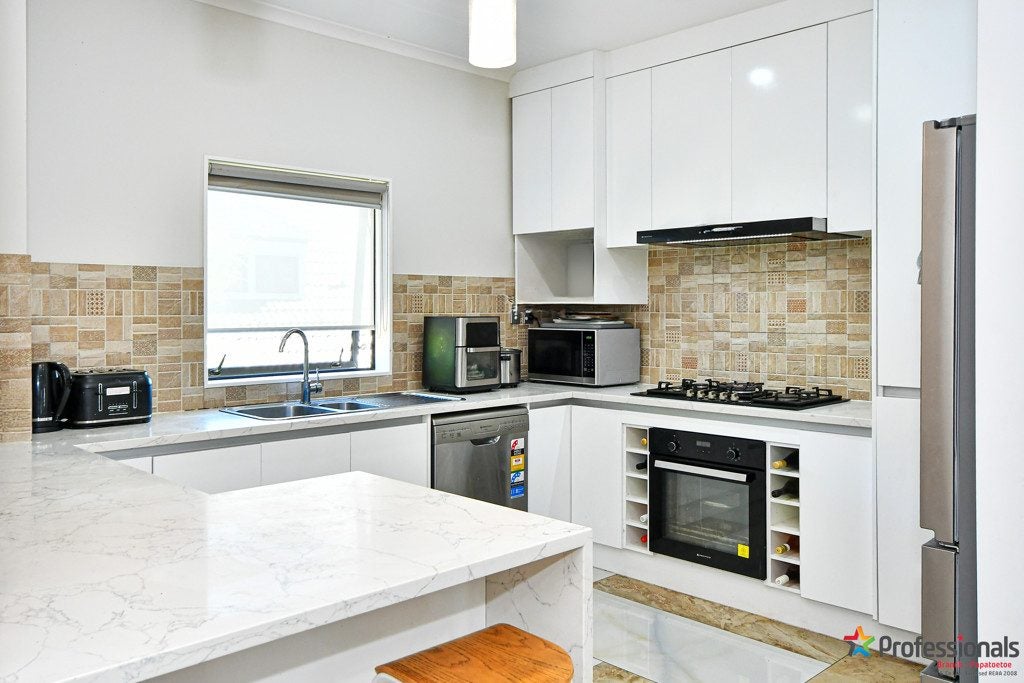 4225A Great North Road, Glendene, Auckland - Carousel 2