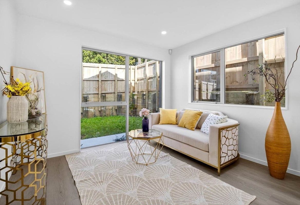 7D Maroubra Place, Botany Downs, Auckland - Carousel 1