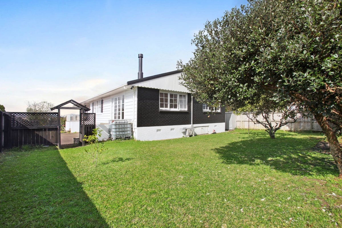 32 Glenmore Road, Sunnyhills, Auckland - Carousel 2