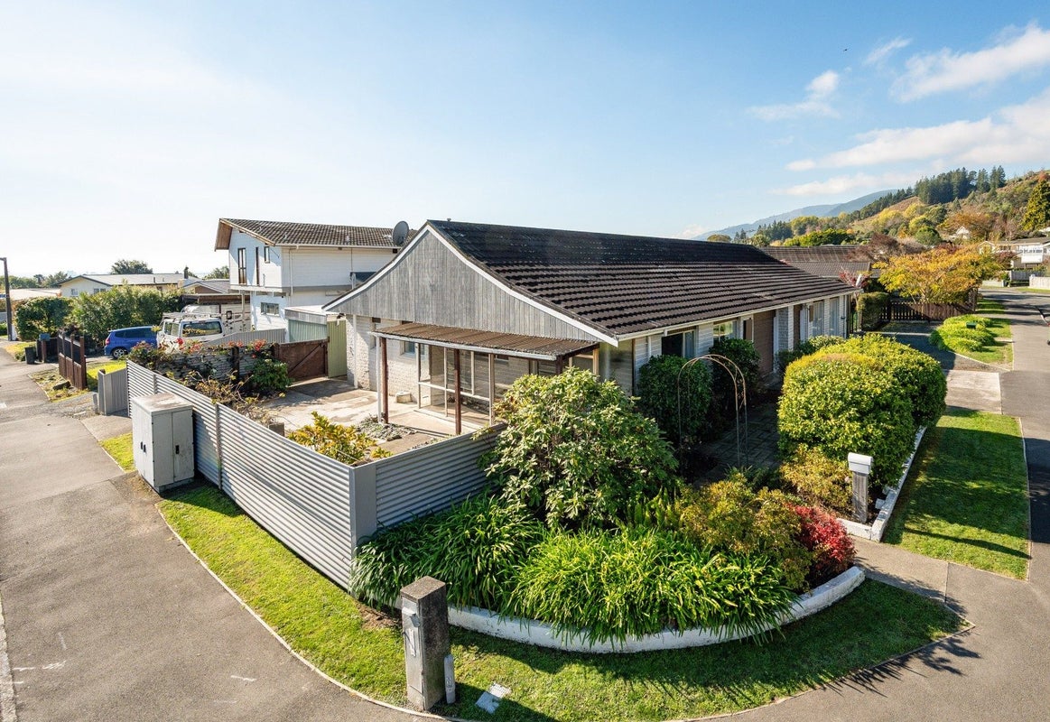 1A Marlborough Crescent, Richmond, Richmond - Carousel 1