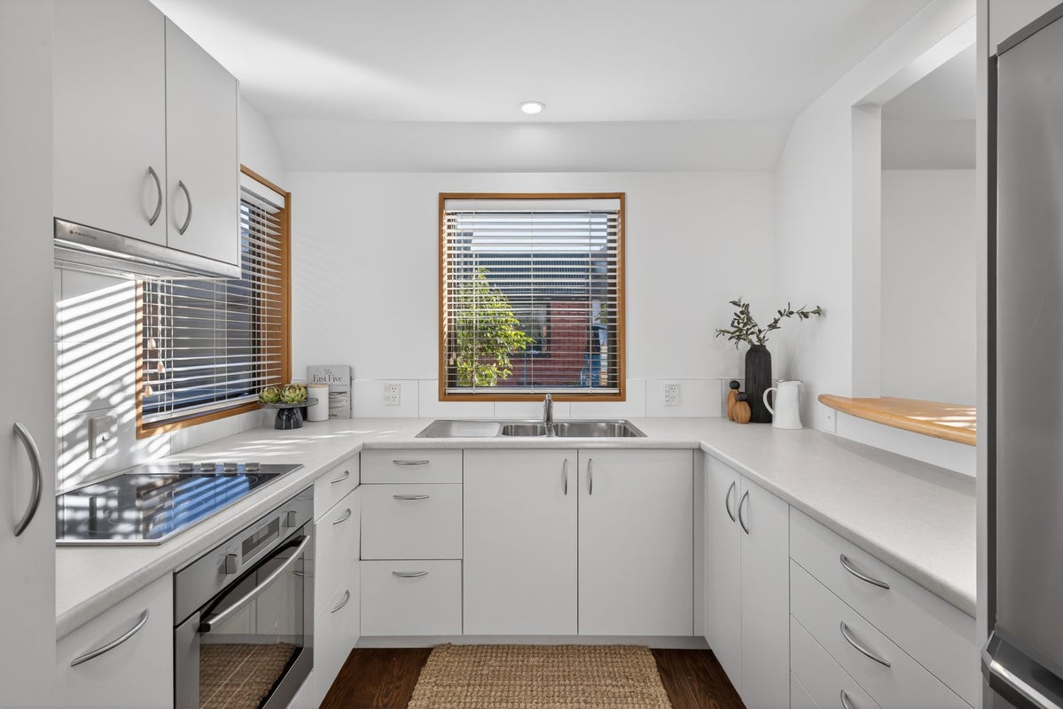 12/37 CORNWALL STREET, St Albans, Christchurch - Carousel 2