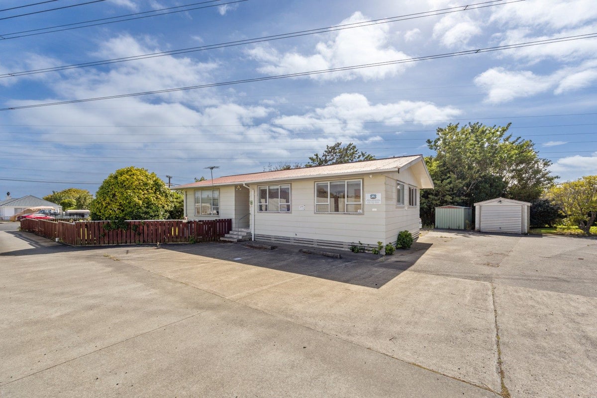 22 Saxton Road, Upper Vogeltown, New Plymouth - Carousel 1