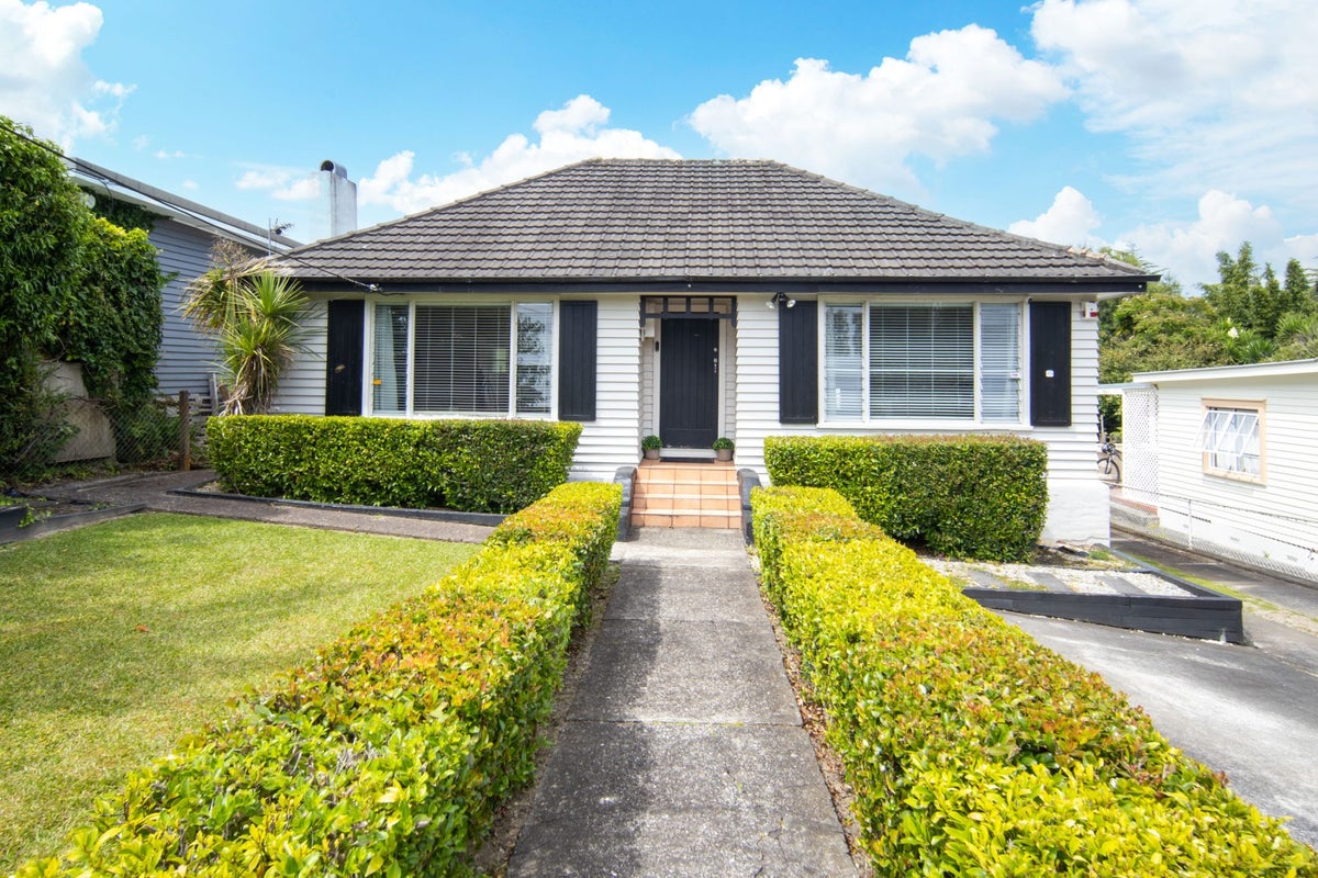 28 Norman Road, Titirangi, Auckland - Carousel 2