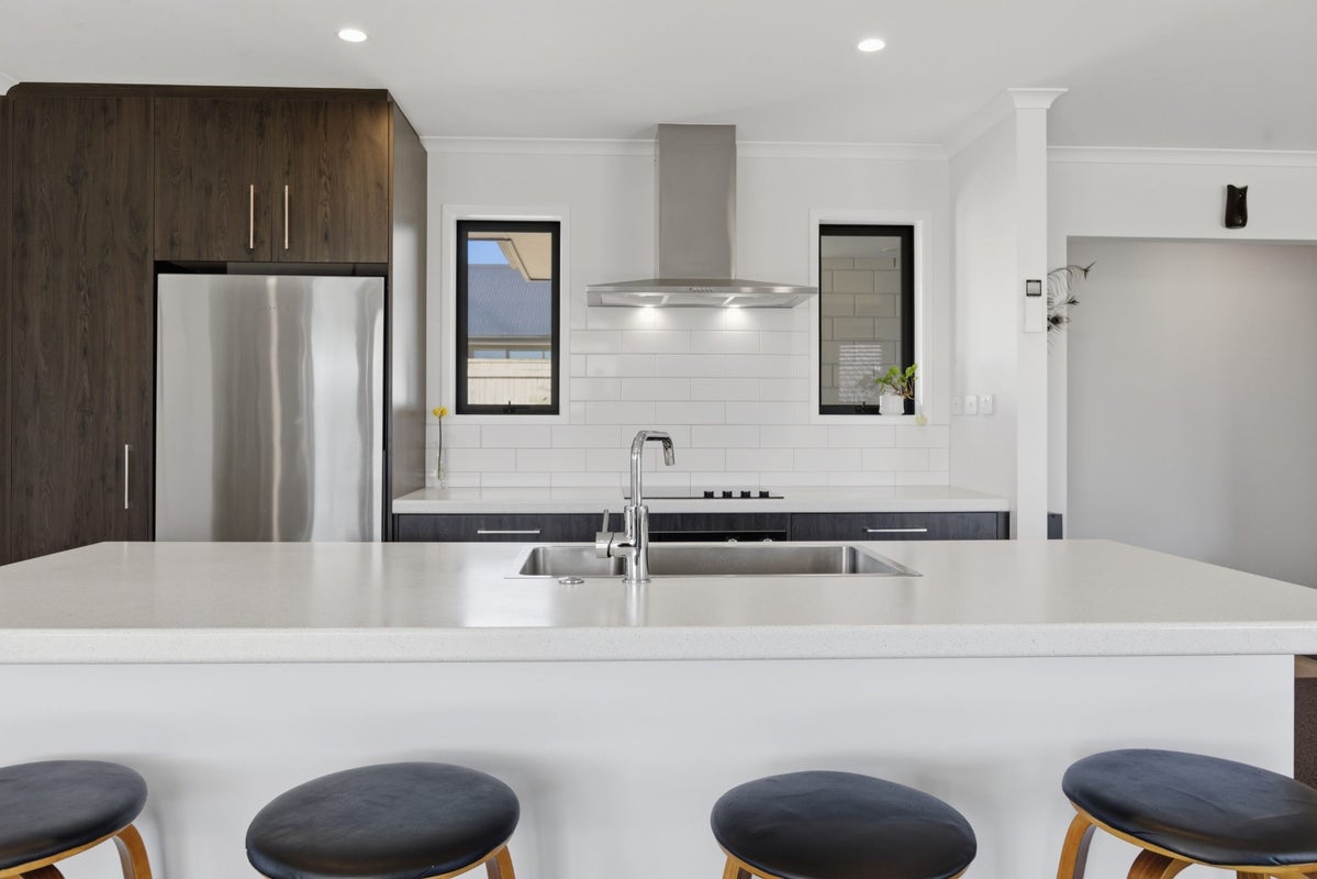 31 Honeyfield Drive, Whalers Gate, New Plymouth - Carousel 2