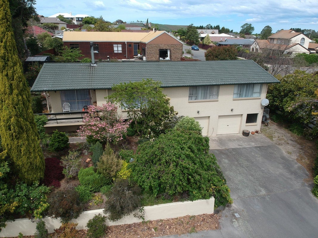 17 Awamoa Road, South Hill, Oamaru - Carousel 1