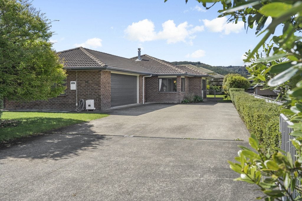 50 Percy Kinsman Crescent, Riverstone Terraces, Upper Hutt - Carousel 1