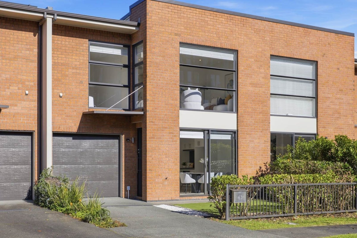 43 Scoria Crescent, Stonefields, Auckland - Carousel 1