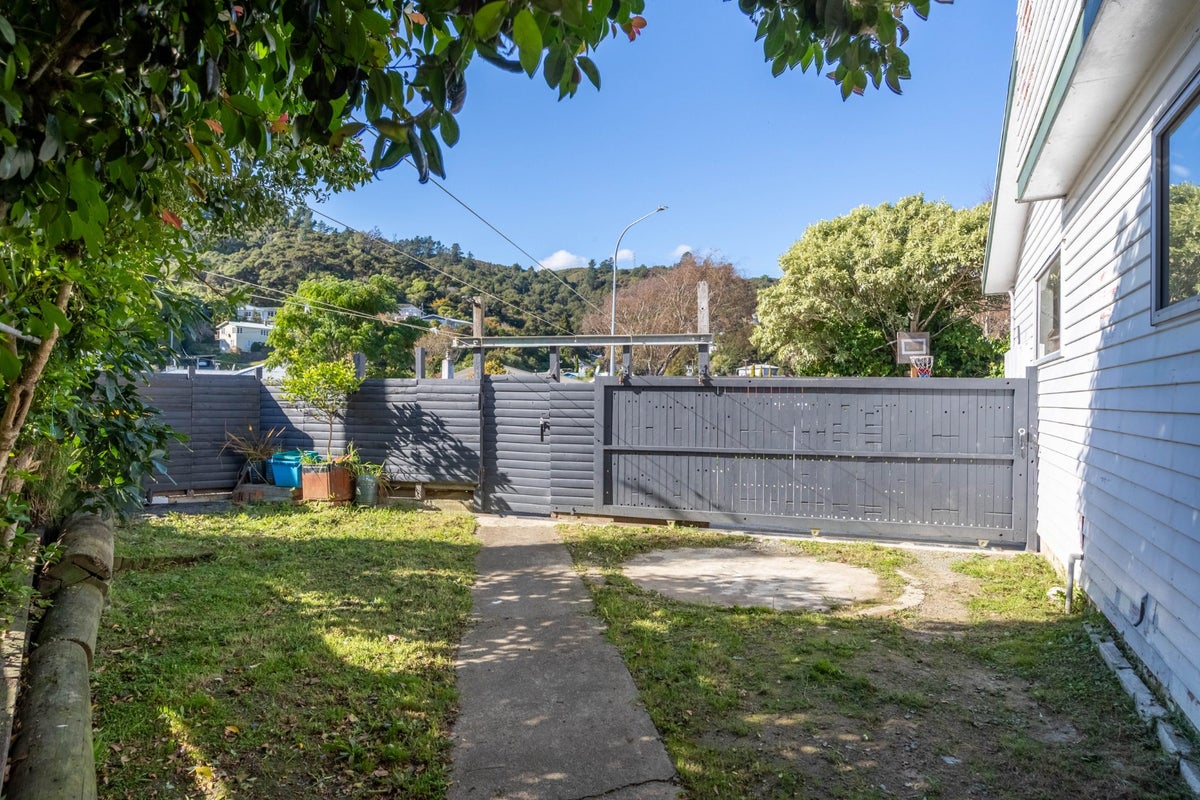 1/30 Stokes Valley Road, Stokes Valley, Lower Hutt - Carousel 2