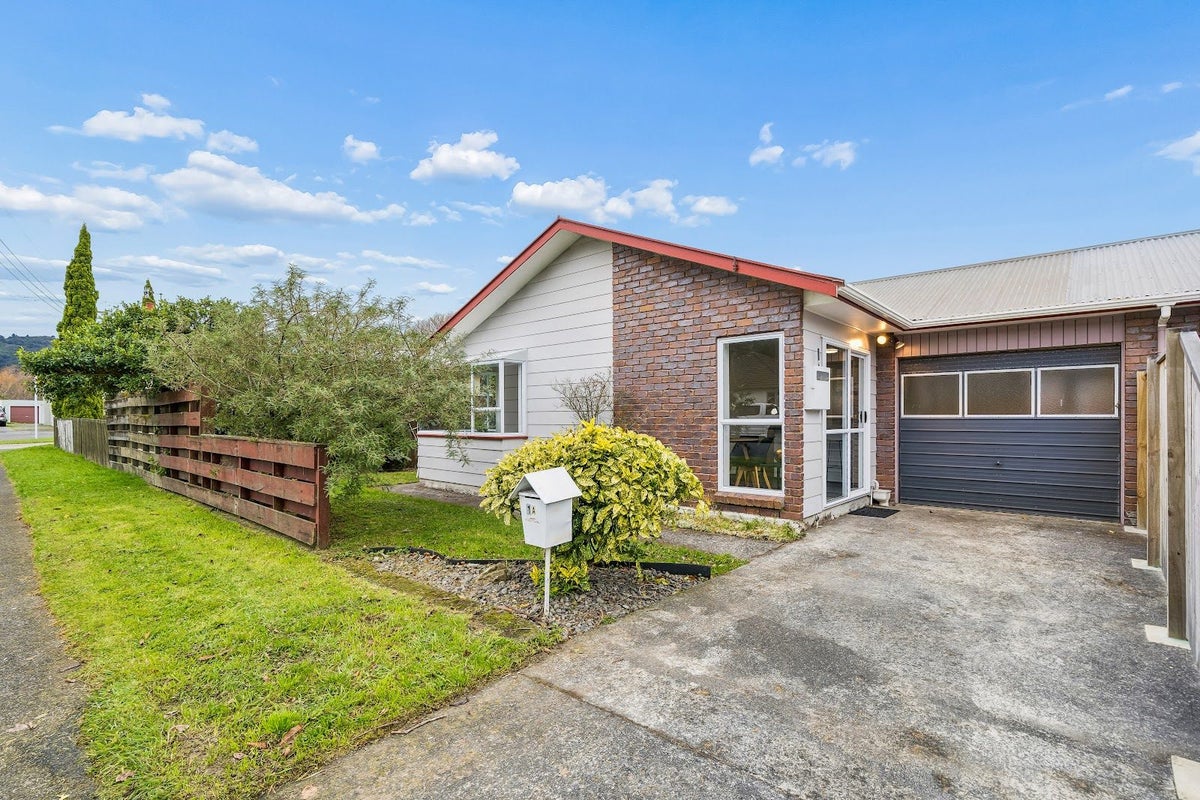 1A Wood Street, Wainuiomata, Lower Hutt - Carousel 1