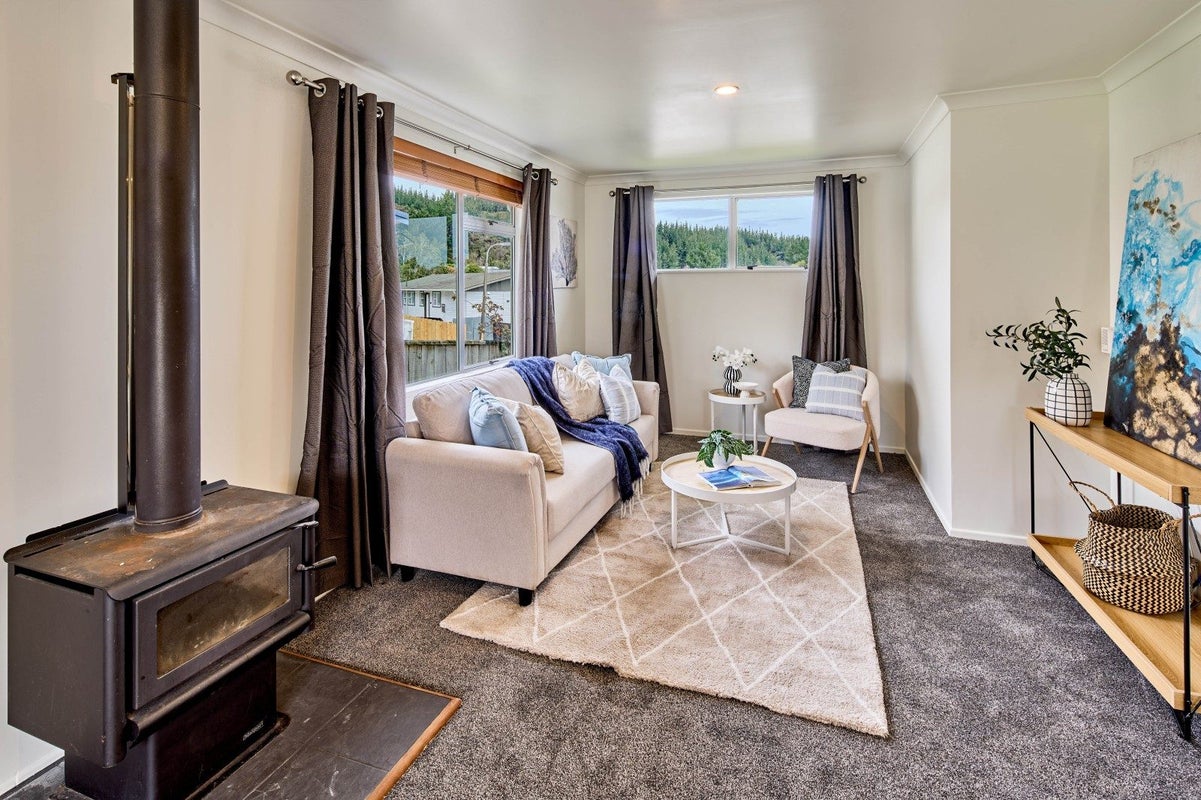 7 Edelweiss Grove, Timberlea, Upper Hutt - Carousel 2