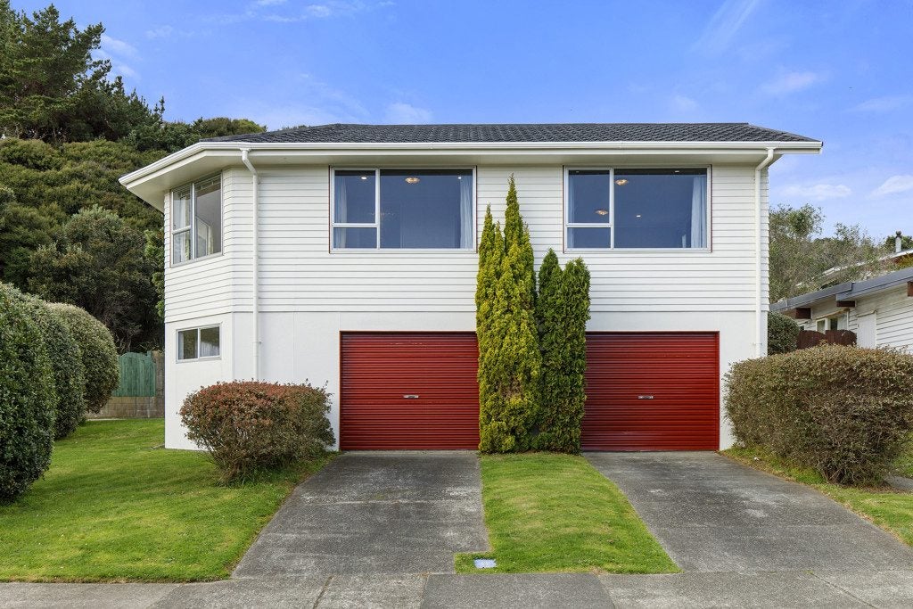 39 Tweed Road, Papakowhai, Porirua - Carousel 1