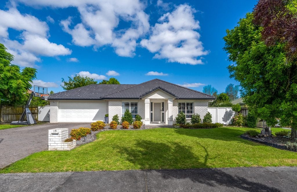 19 Trovare Place, Golflands, Auckland - Carousel 1
