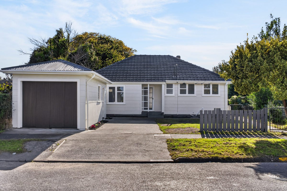 11 Churchill Crescent, Te Hapara, Gisborne - Carousel 1
