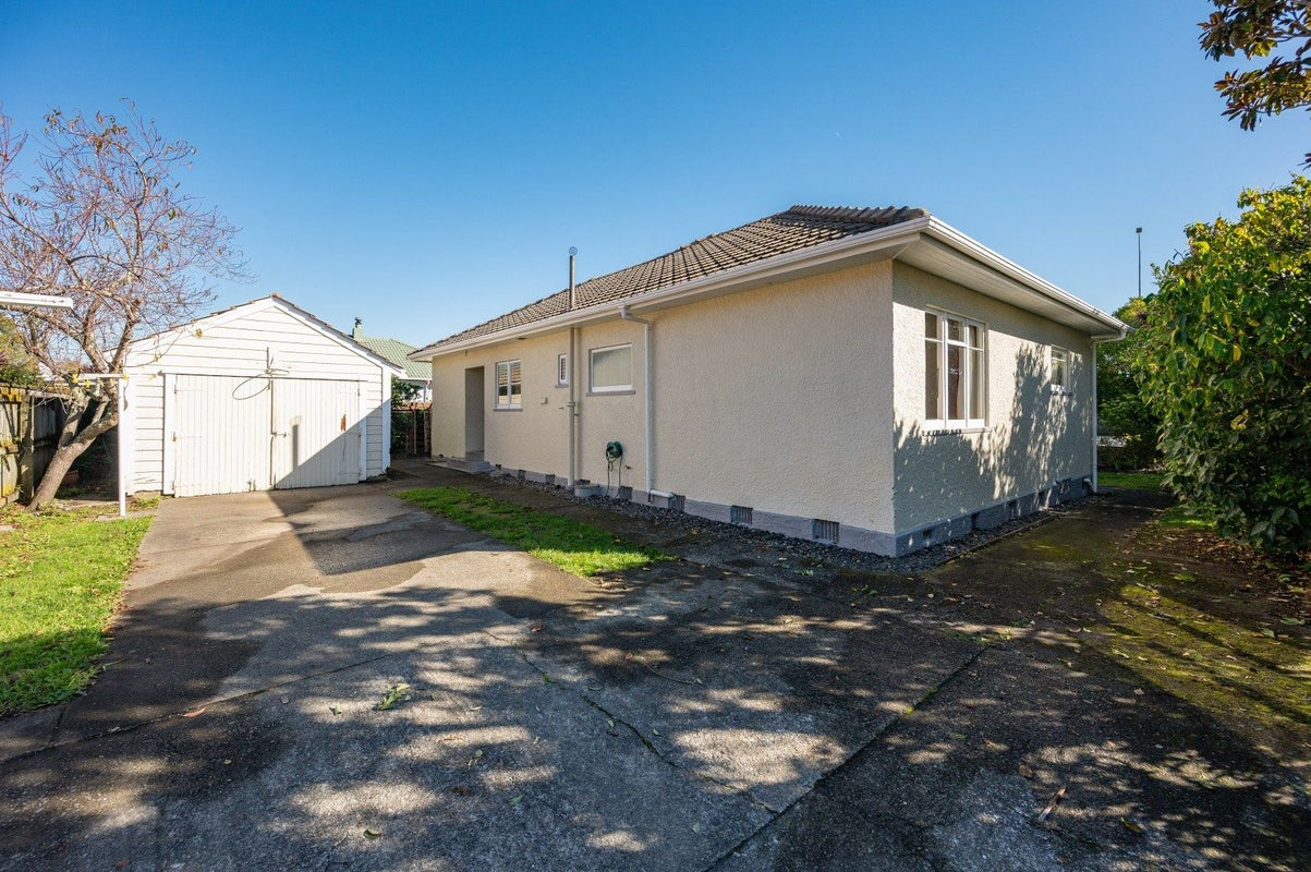 2 Templemore Drive, Richmond, Richmond - Carousel 17