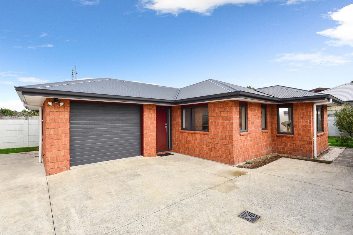 19 Landmark Court, Huntington, Hamilton - Carousel 1