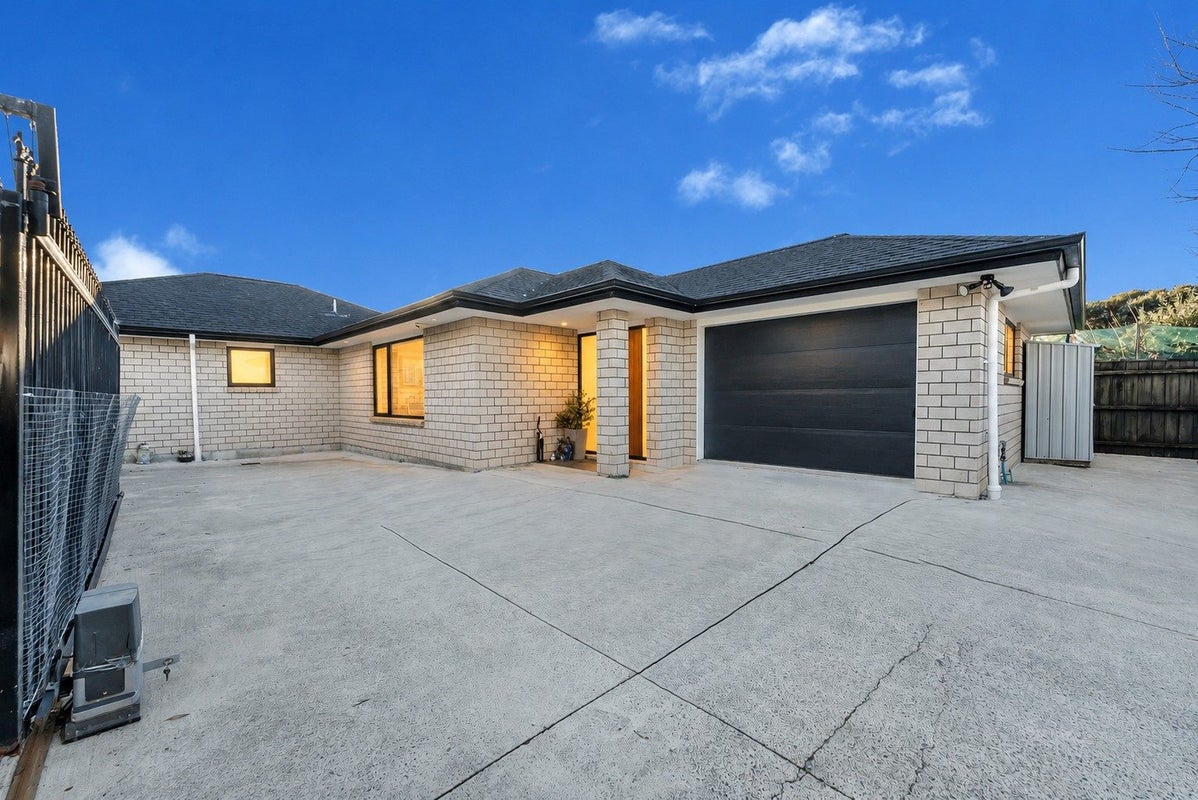 69A Solar Road, Glen Eden, Auckland - Carousel 1