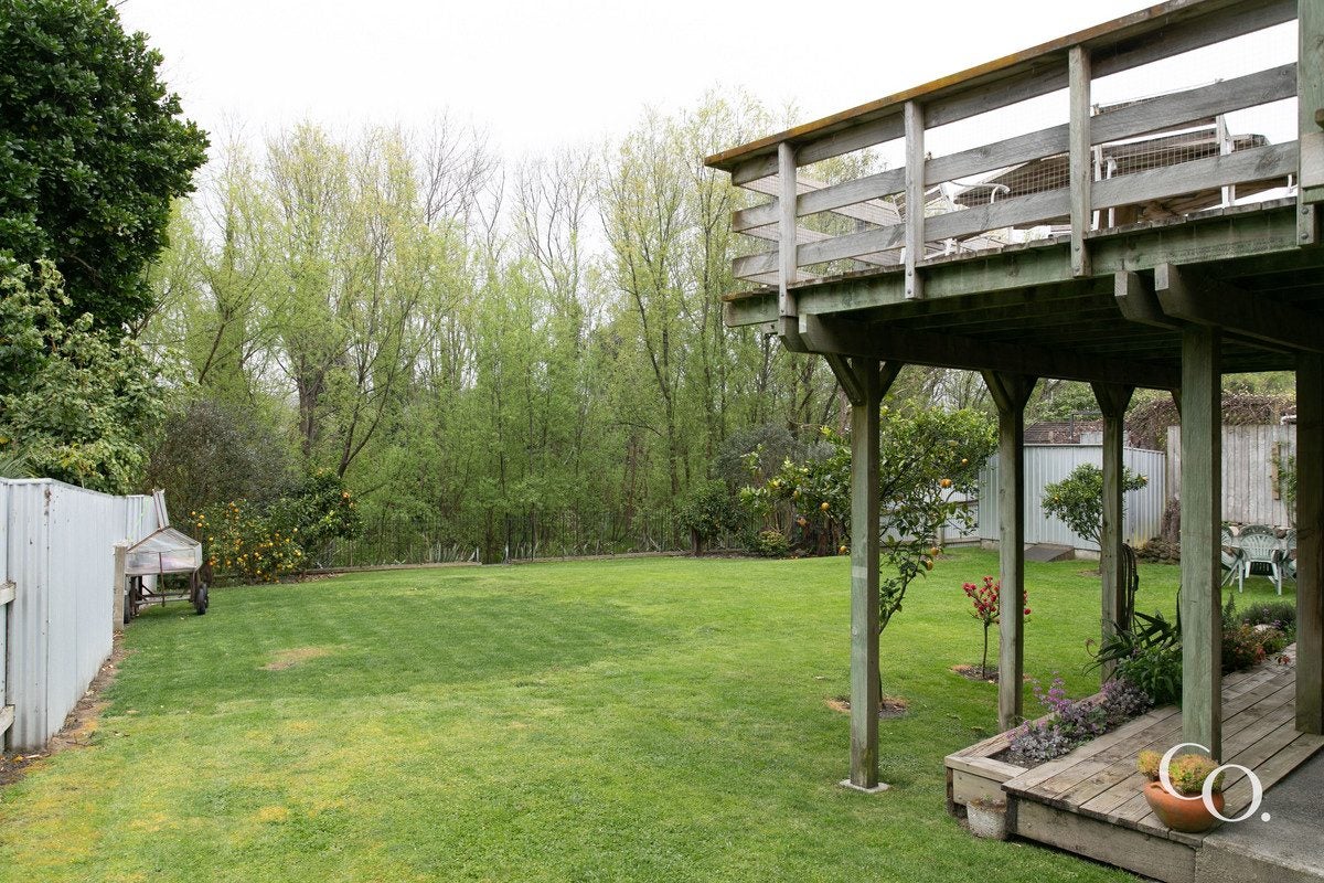 19 Gillies Crescent, Waimarama, Havelock North - Carousel 1