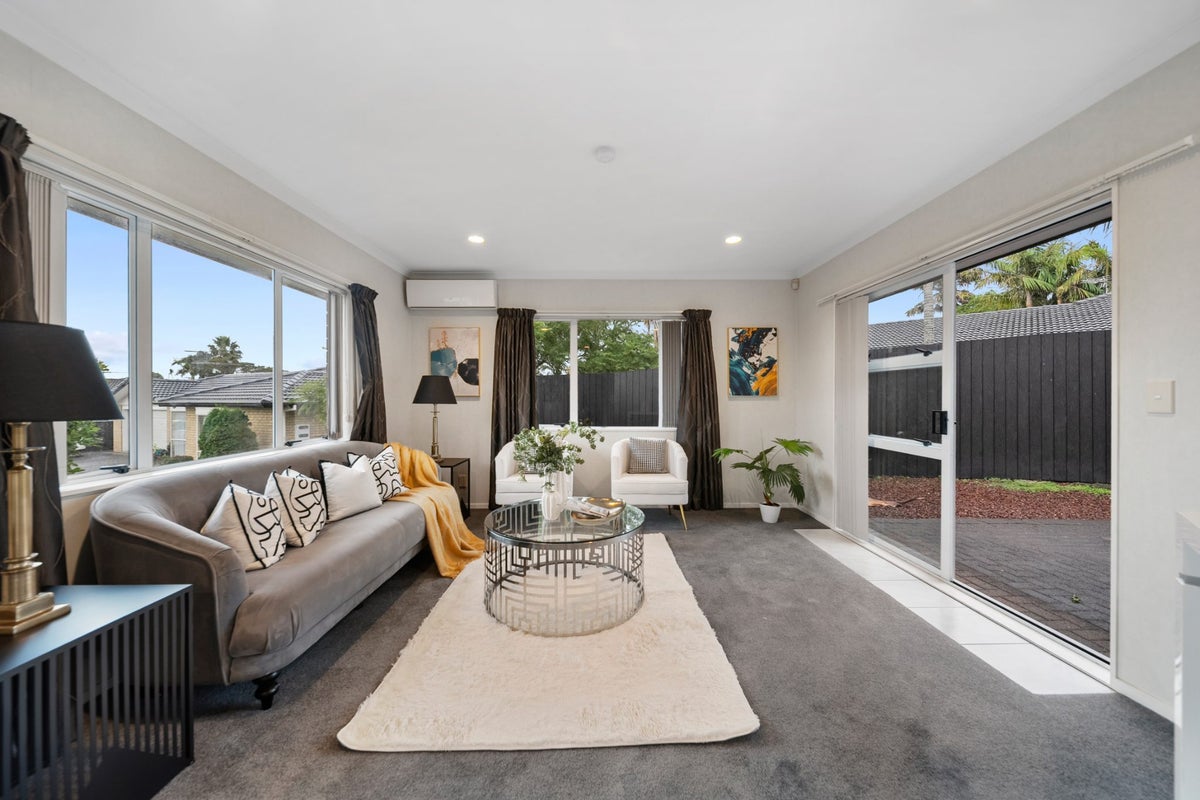 11 Flora Place, Wattle Downs, Auckland - Carousel 2