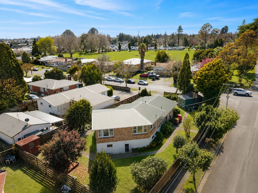 19 Helena Road, Hillcrest, Hamilton - Carousel 1