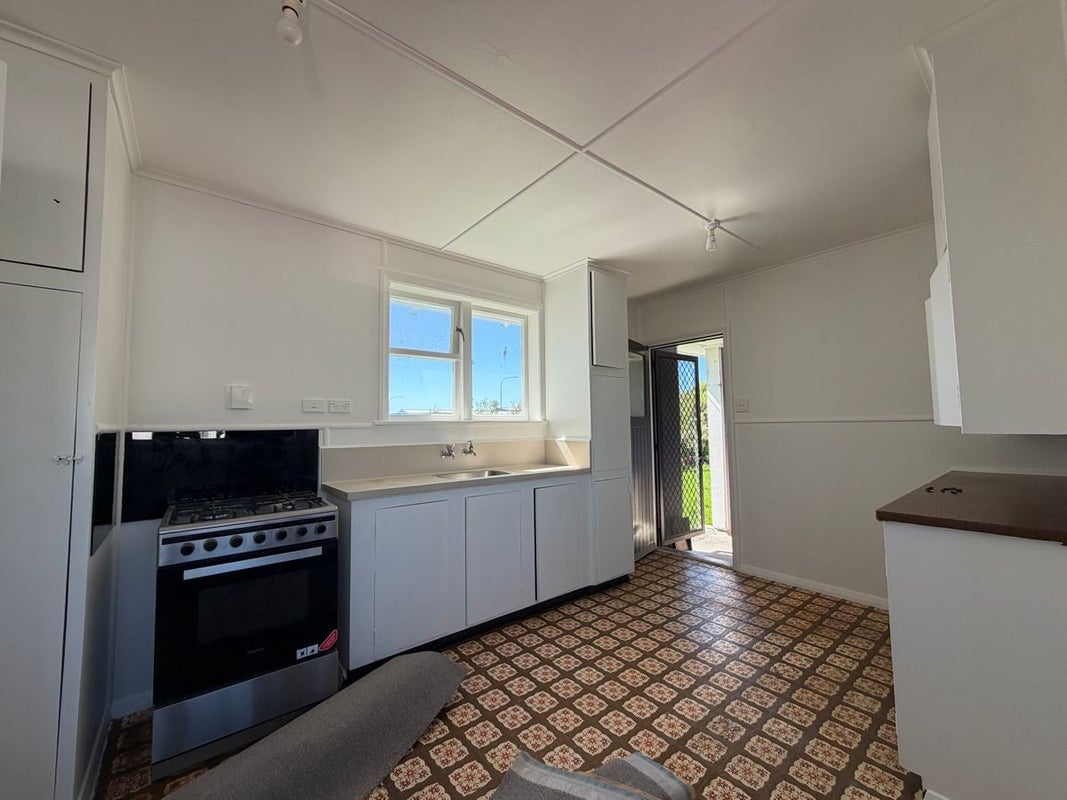 71 Clyde Crescent, Roslyn, Palmerston North, Manawatu / Whanganui - Carousel 2