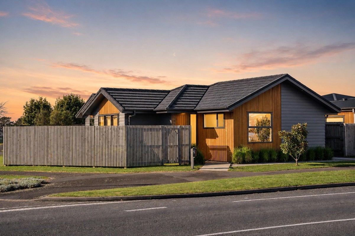 2/67 St Andrews Terrace, St Andrews, Hamilton - Carousel 1