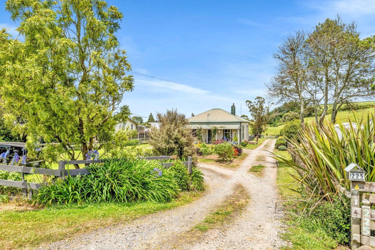 225 Bridge Street, Eltham, Eltham - Carousel 1