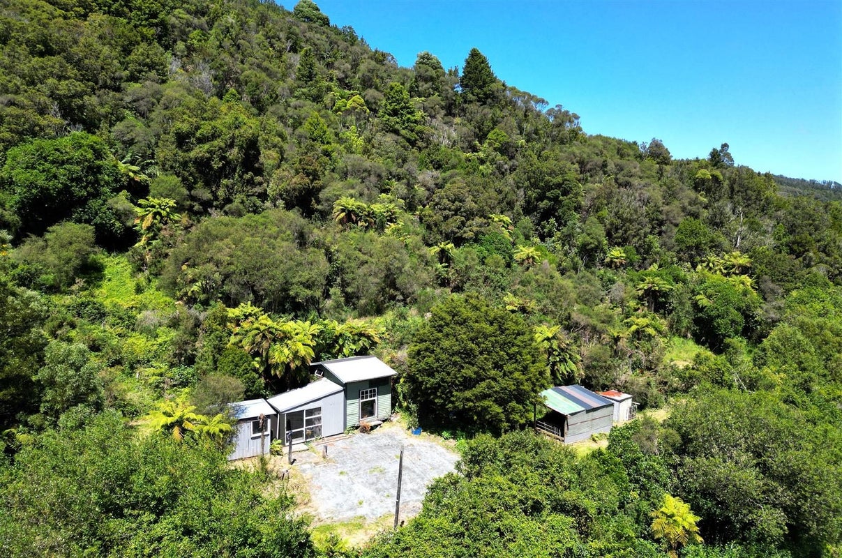 1086 State Highway 7, Dobson, Greymouth - Carousel 1