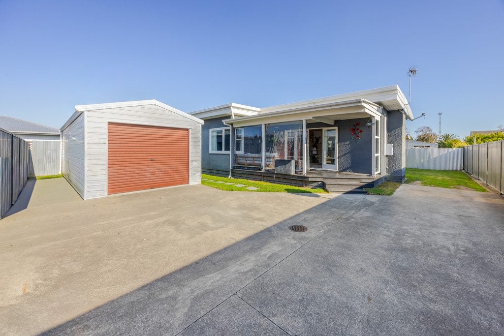 107A Mayfair Avenue, Mayfair, Hastings - Carousel 2