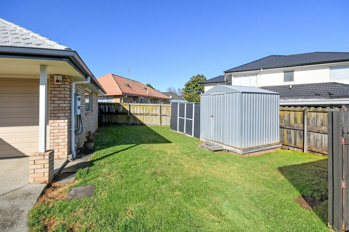 33 Regalwood Place, Favona, Auckland - Carousel 2