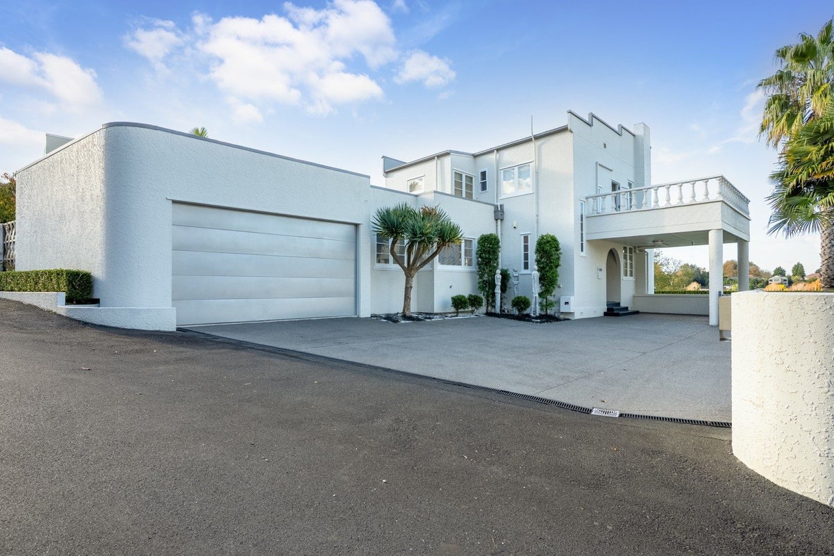 11 Awatere Avenue, Beerescourt, Hamilton - Carousel 2