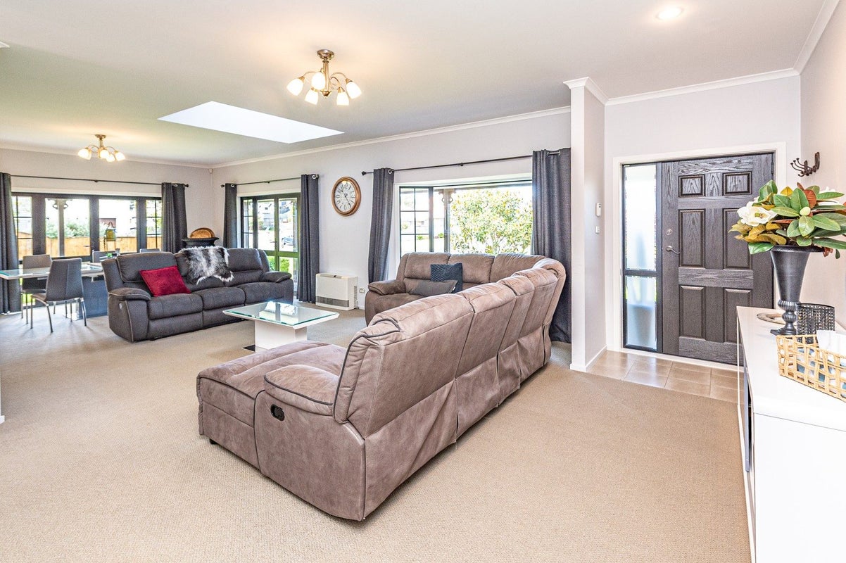 3 St Johns Heights, Otamatea, Whanganui - Carousel 2