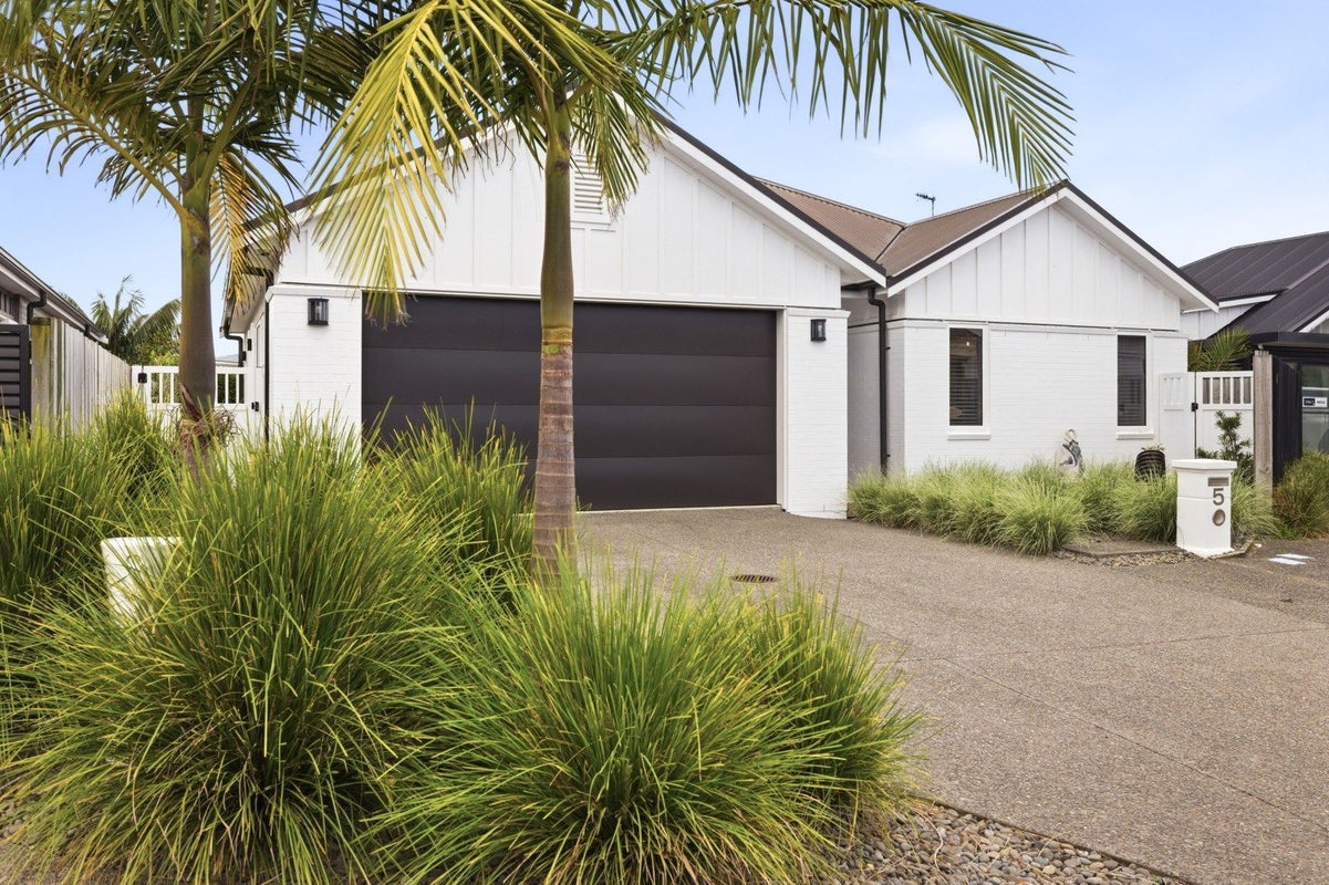 5 Astelia Lane, Papamoa Beach, Papamoa - Carousel 1