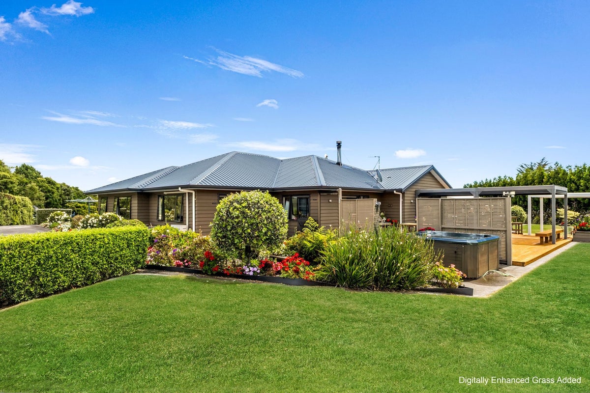 98 Pitt Road, Hillsborough, New Plymouth - Carousel 1
