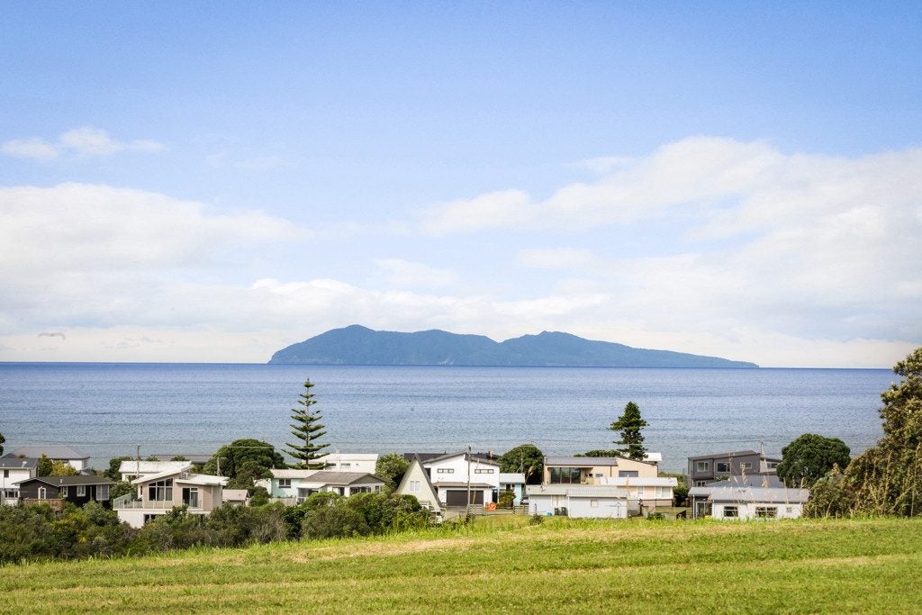 147 Koutunui Road, Athenree, Waihi Beach - Carousel 1