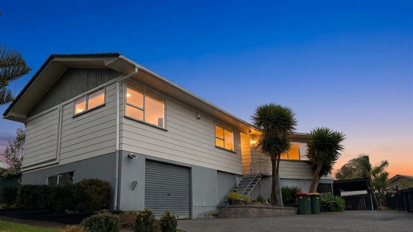 5 McKinley Road, Sunnyvale, Auckland - Carousel 1