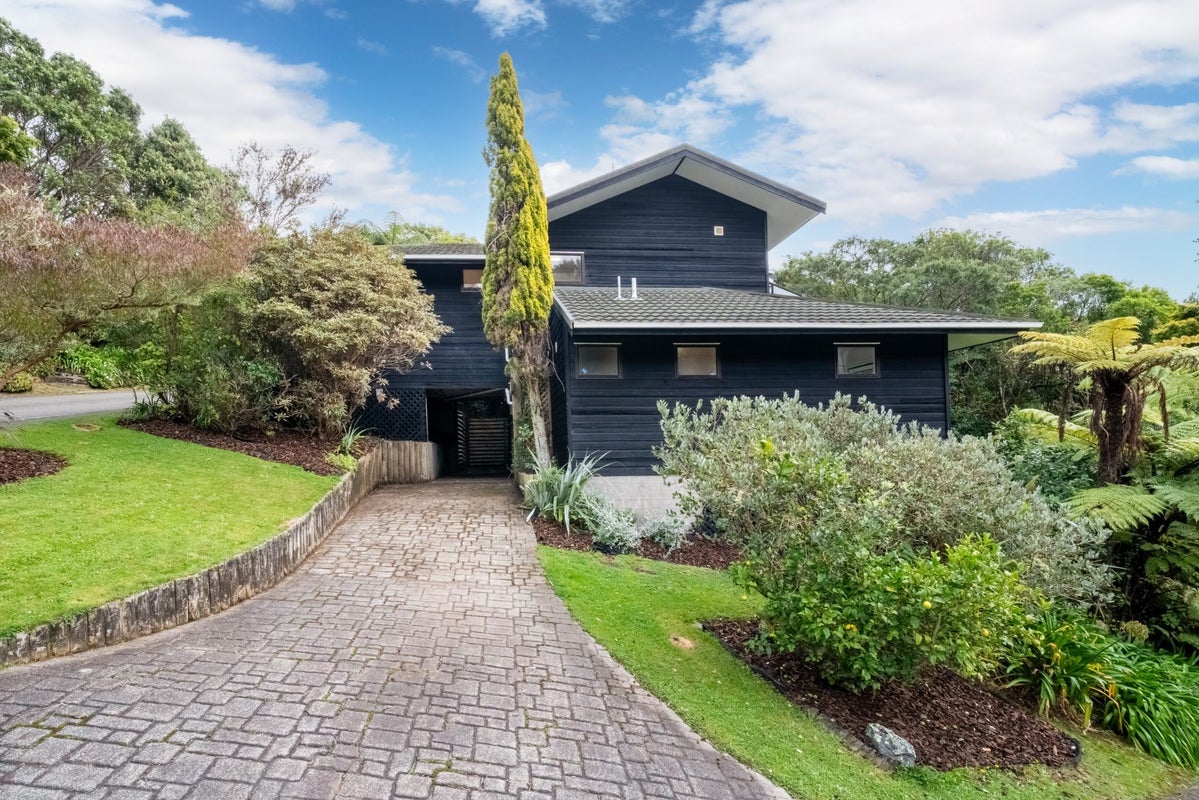 133 Helston Road, Paparangi, Wellington - Carousel 1