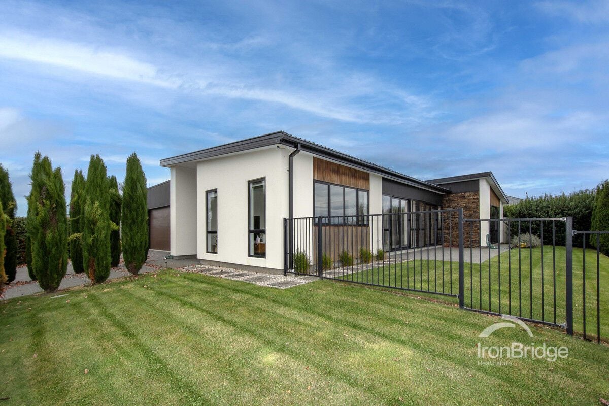 16 David Buist Crescent, Halswell, Christchurch - Carousel 1