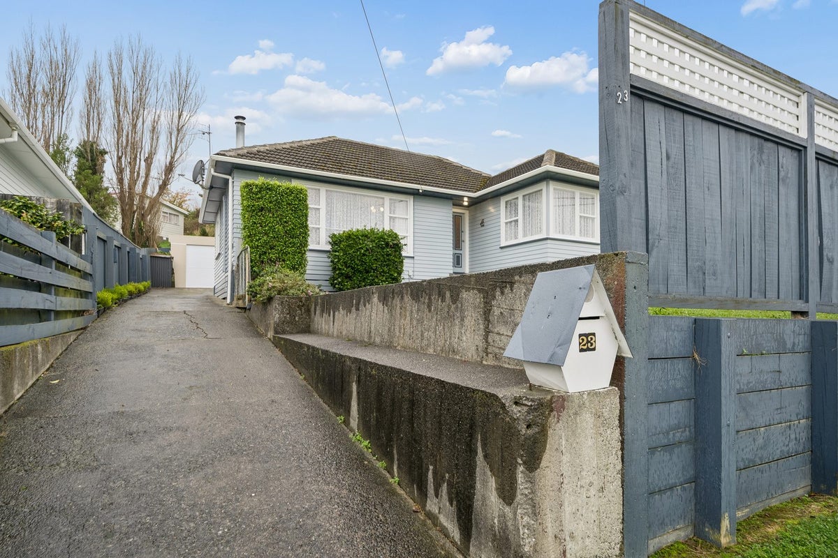 23 Castlerea Street, Wainuiomata, Lower Hutt - Carousel 23