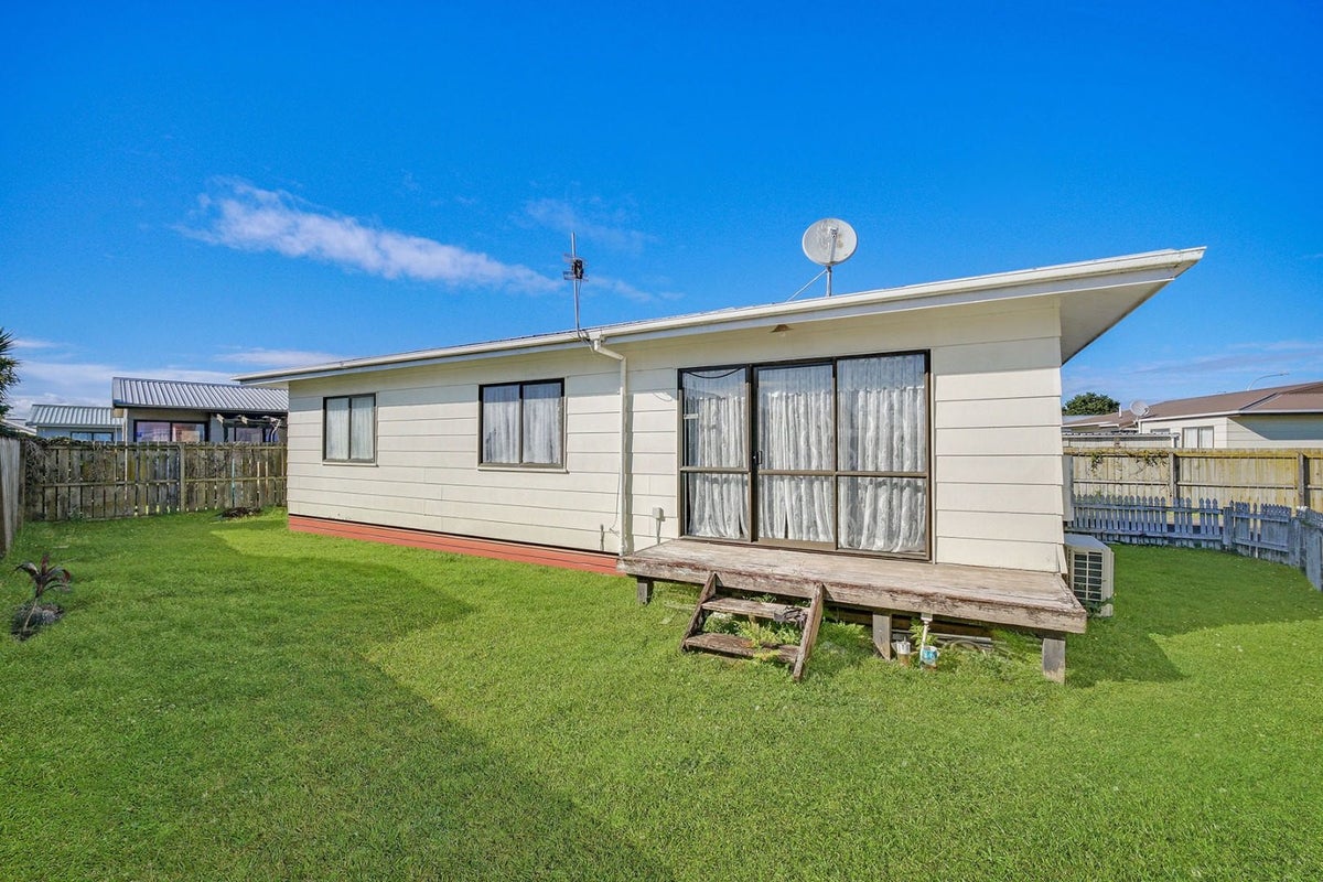 2/14 Templeton Place, Clendon Park, Auckland - Carousel 2