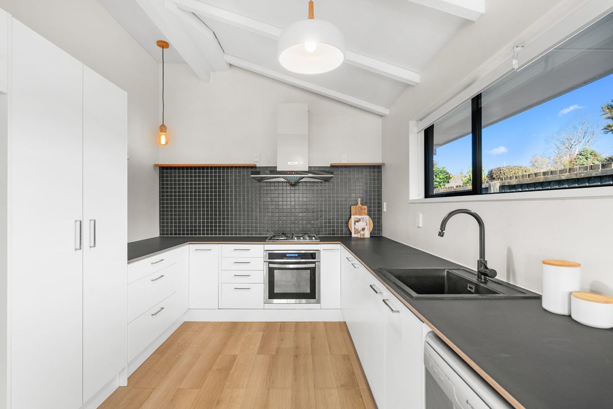 4 Kingham Place, Avonhead, Christchurch - Carousel 2