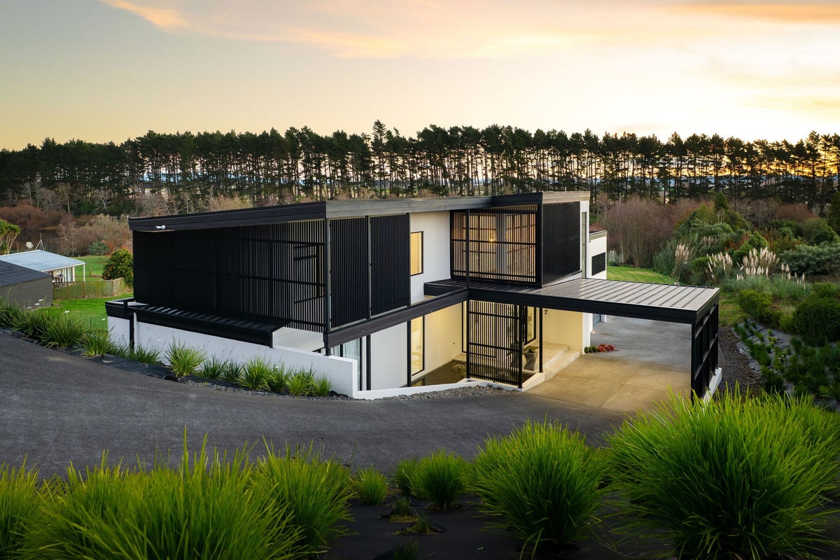 2221 River Road, Horsham Downs, Hamilton - Carousel 1
