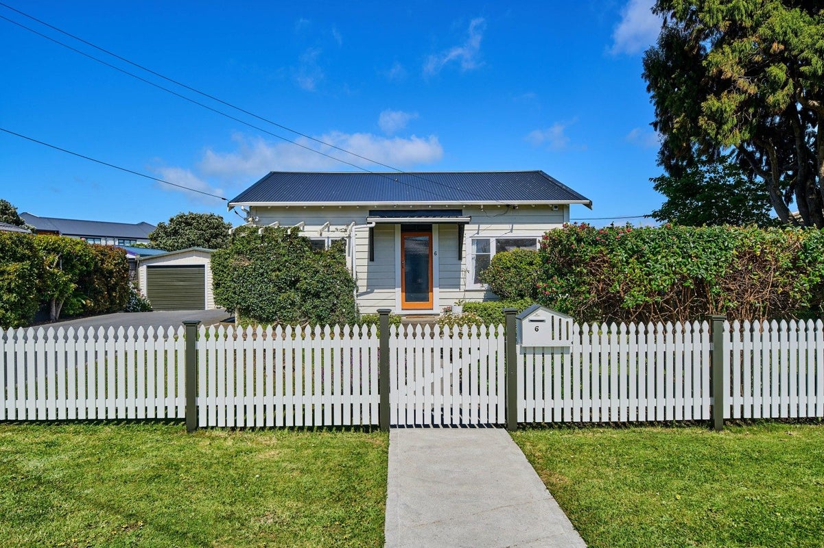 6 York Street, Moera, Lower Hutt - Carousel 1